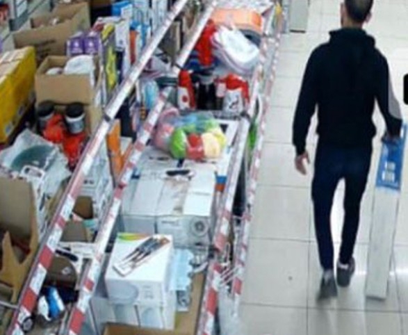 İzmir’de zincir marketleri hedef seçen hırsız, polis ekiplerince yakalandı
