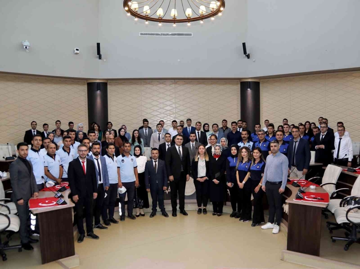 Van Büyükşehir Belediyesi yeni memurlar için yemin töreni düzenledi
