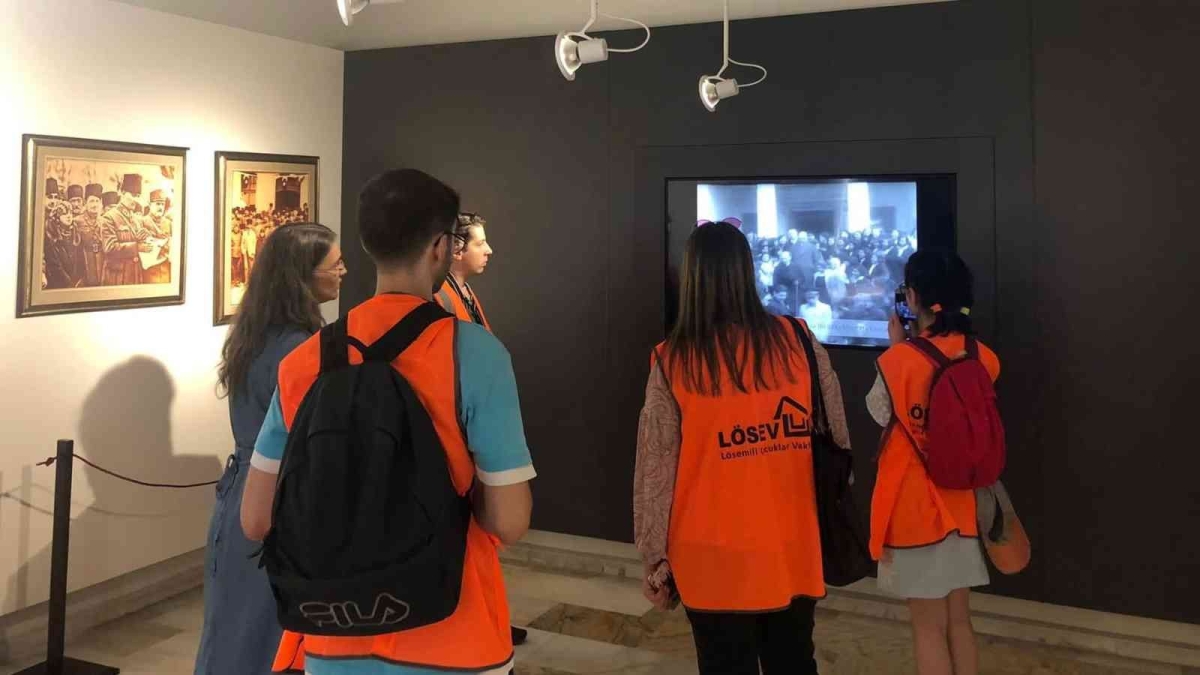 LÖSEV Gençleri Anadolu Üniversitesi Cumhuriyet Tarihi Müzesi’ni ziyaret etti

