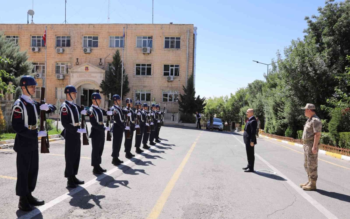 Mardin Valisi Demirtaş’tan Jandarma Komutanı Tataroğlu il bir araya geldi
