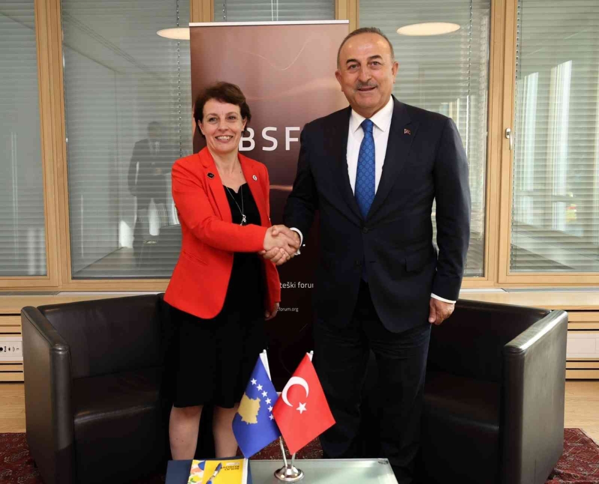 Dışişleri Bakanı Çavuşoğlu, Kosovalı mevkidaşı Gervalla-Schwarz ile görüştü
