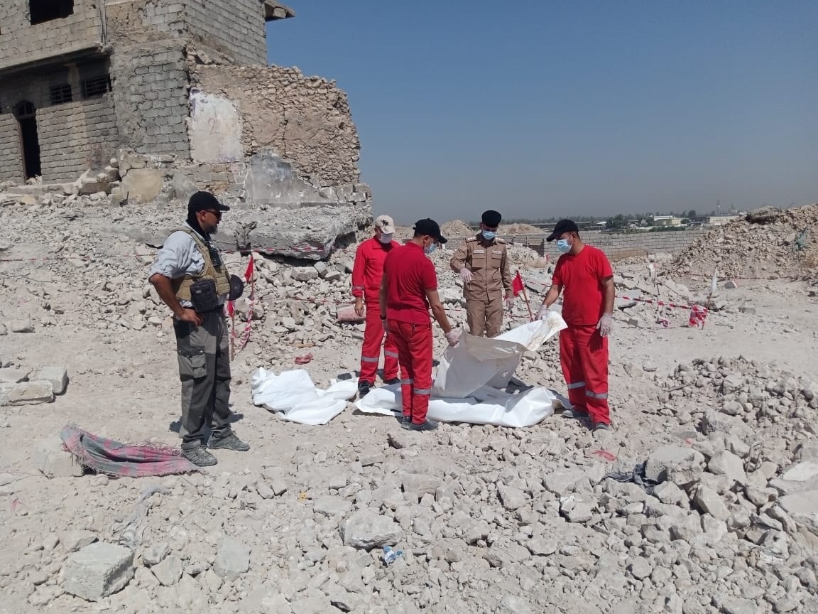 Irak’ın Musul kentinde, 5 yıl sonra enkaz altından insan kalıntıları çıkarıldı
