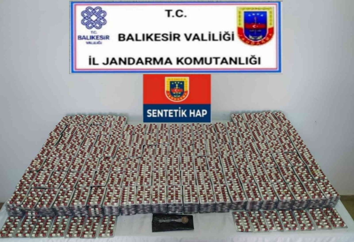 Jandarma ekipleri 15 bin 560 adet sentetik uyuşturucu hap ele geçirdi
