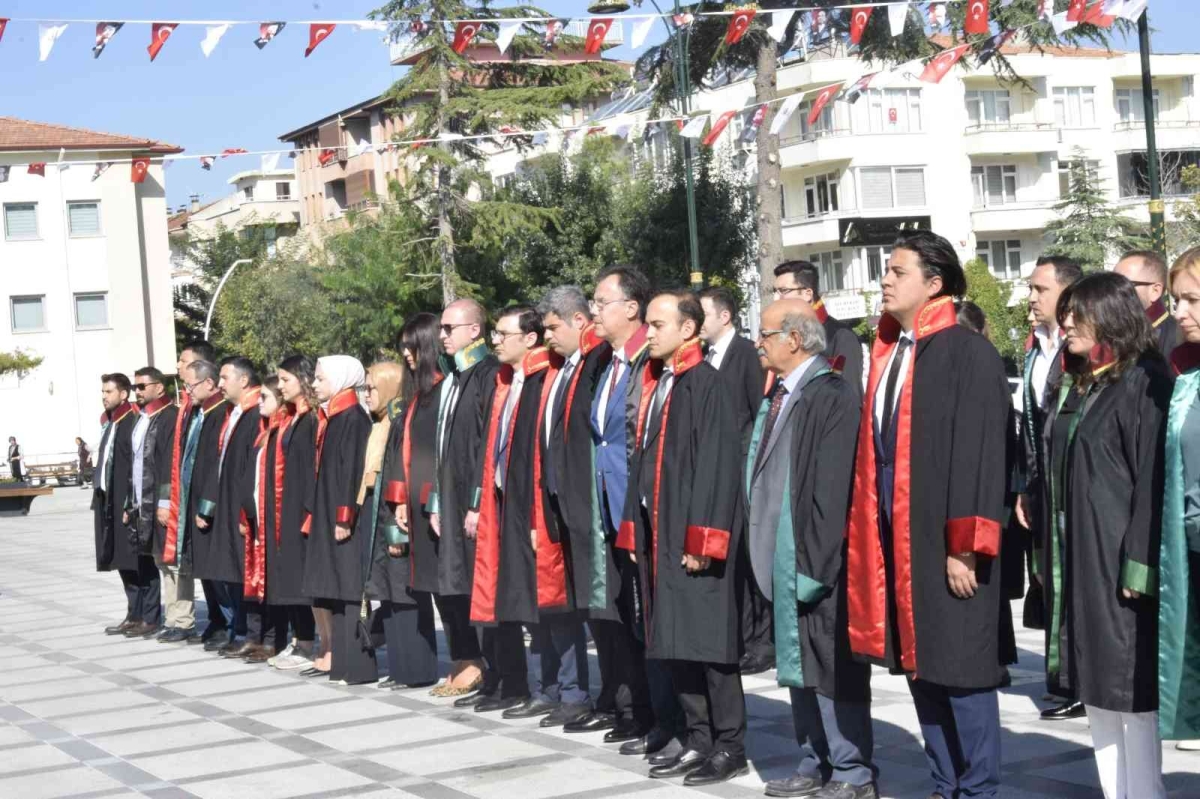 Burdur’da, yeni adli yıl çelenk sunma töreni ile başladı
