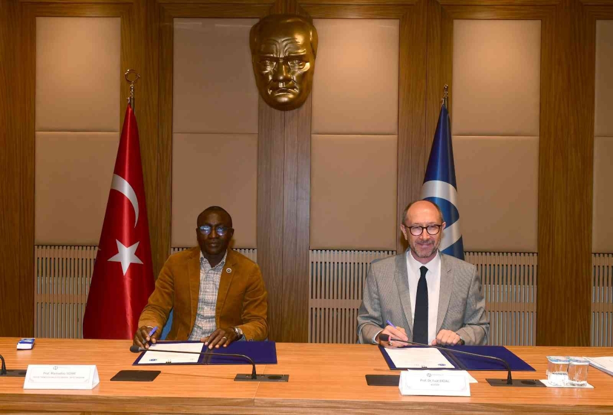 Anadolu Üniversitesi ile Senegal Dakar Cheikh Anta Diop Üniversitesi arasında iş birliği protokolü imzalandı
