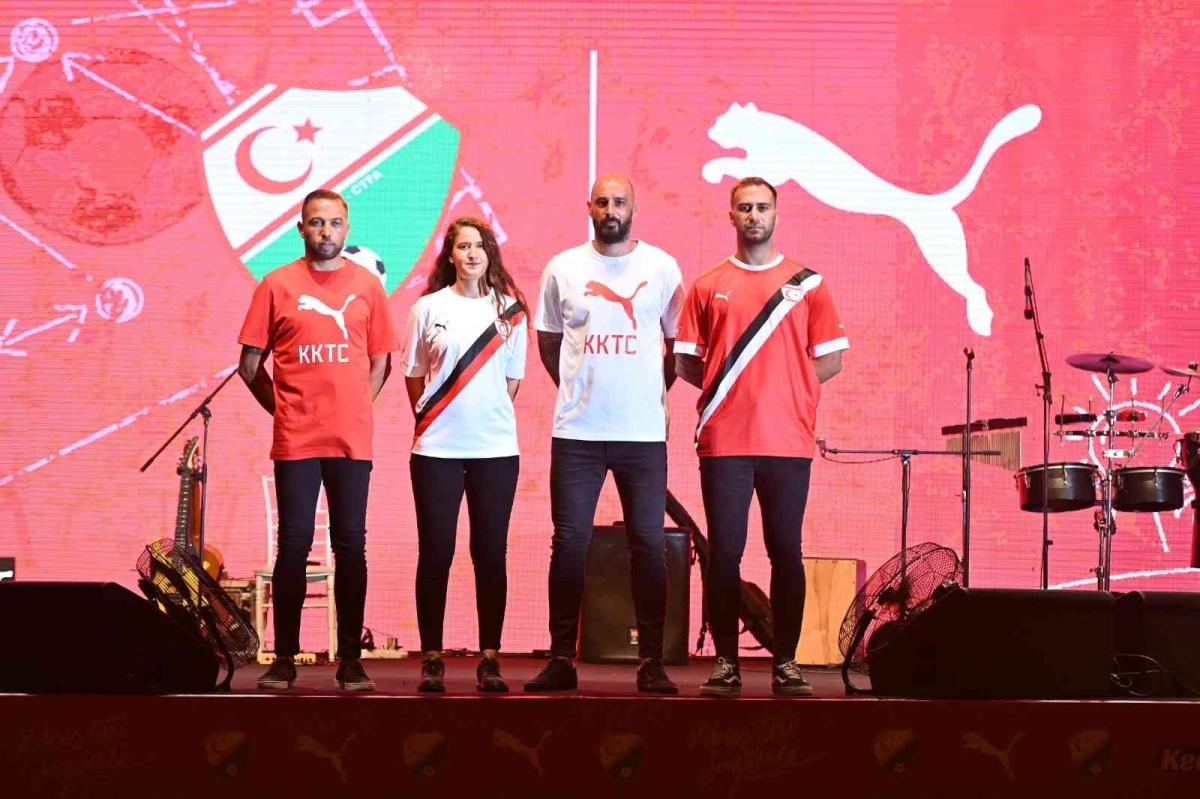 KKTC Milli Futbol Takımı’nın formaları tanıtıldı
