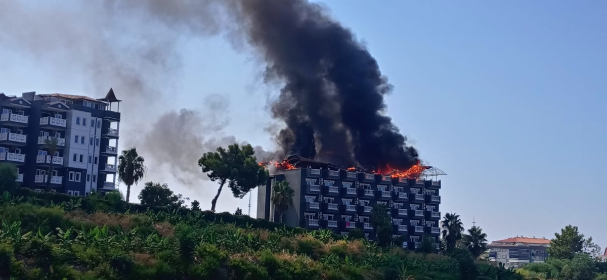 Alanya’da korkutan otel yangını söndürüldü
