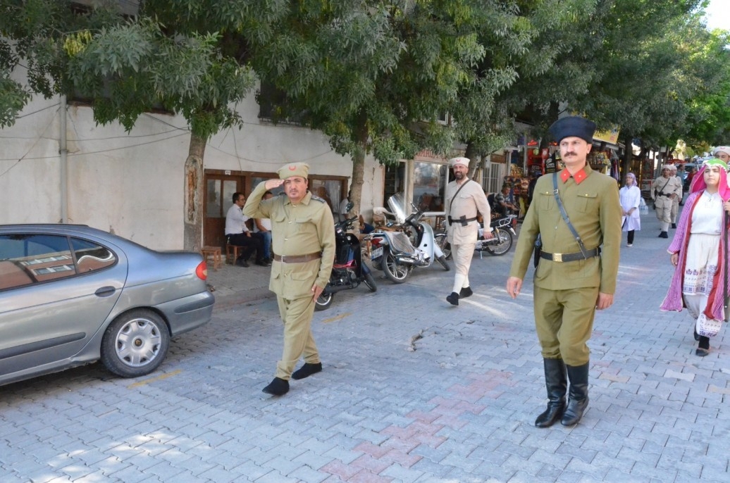 General Asım Gündüz, Emet’in cadde ve sokaklarında
