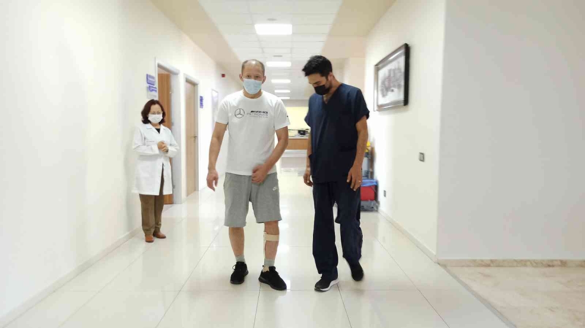 Covid-19 sonrası felç geçiren Kazak hasta şifayı Türkiye’de buldu
