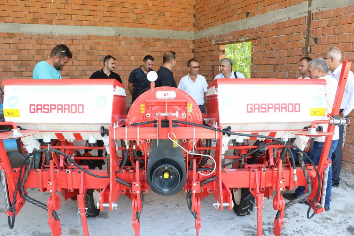 Manisa Büyükşehir Belediyesi Soma’ya tohum makinesi kazandırdı
