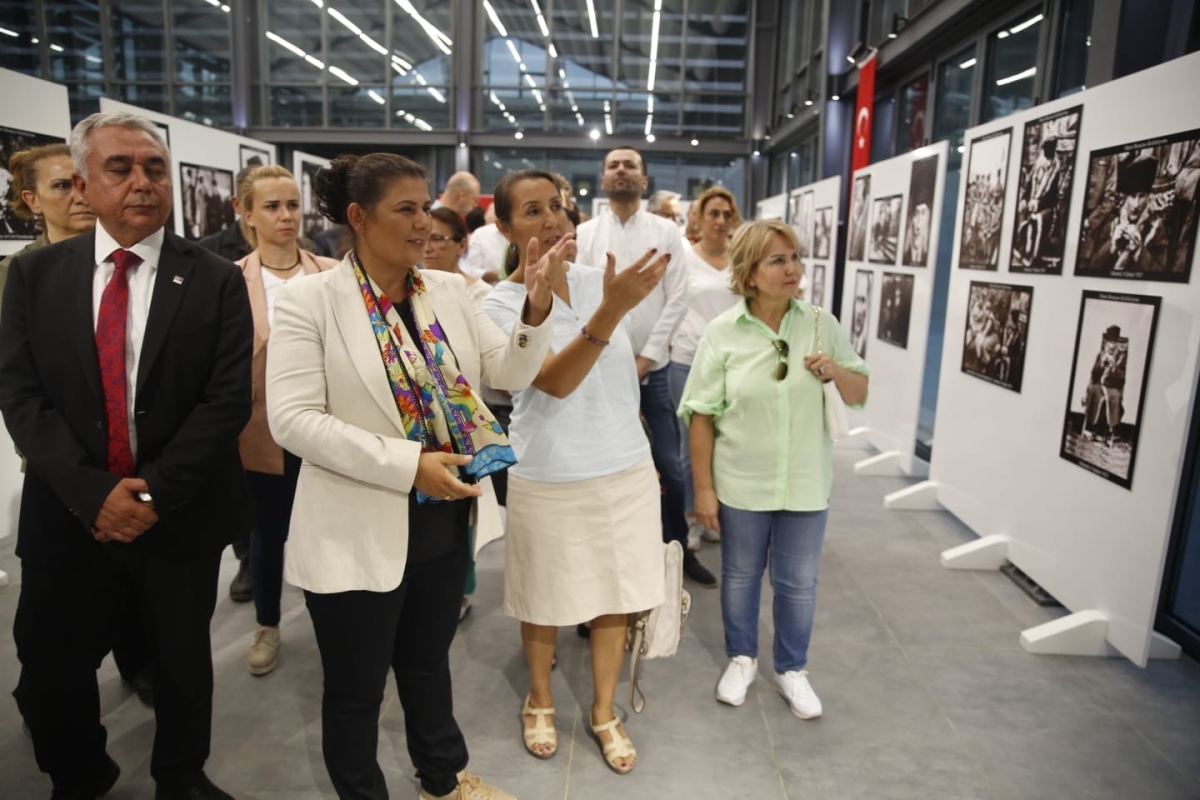 Aydın’da ’Atatürk Fotoğrafları Sergisi’ Tekstil Park Sanat Galerisi’nde açıldı
