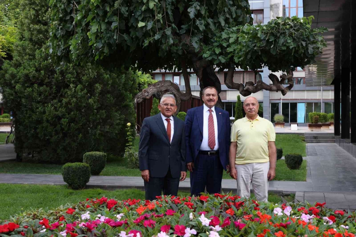 Veysel Eroğlu’ndan Başkan Büyükkıç’a ziyaret
