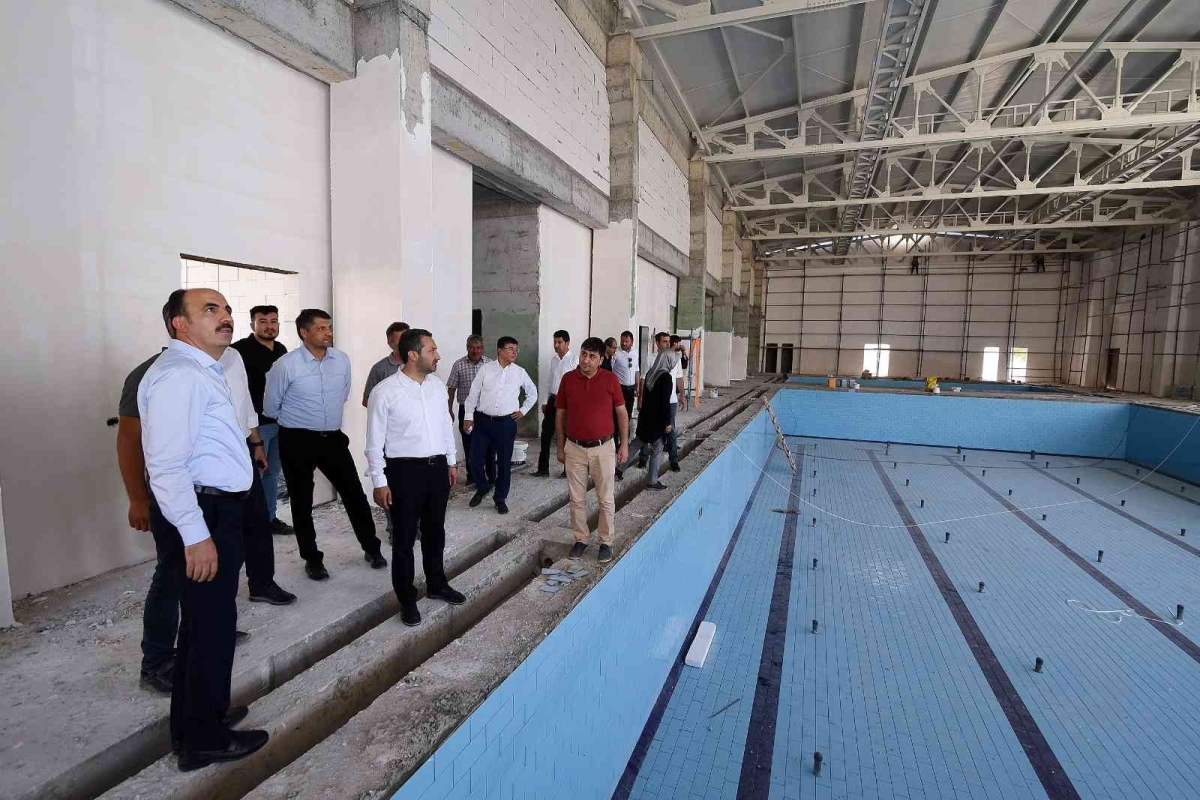 Başkan Altay, Ereğli Yarı Olimpik Yüzme Havuzunu inceledi
