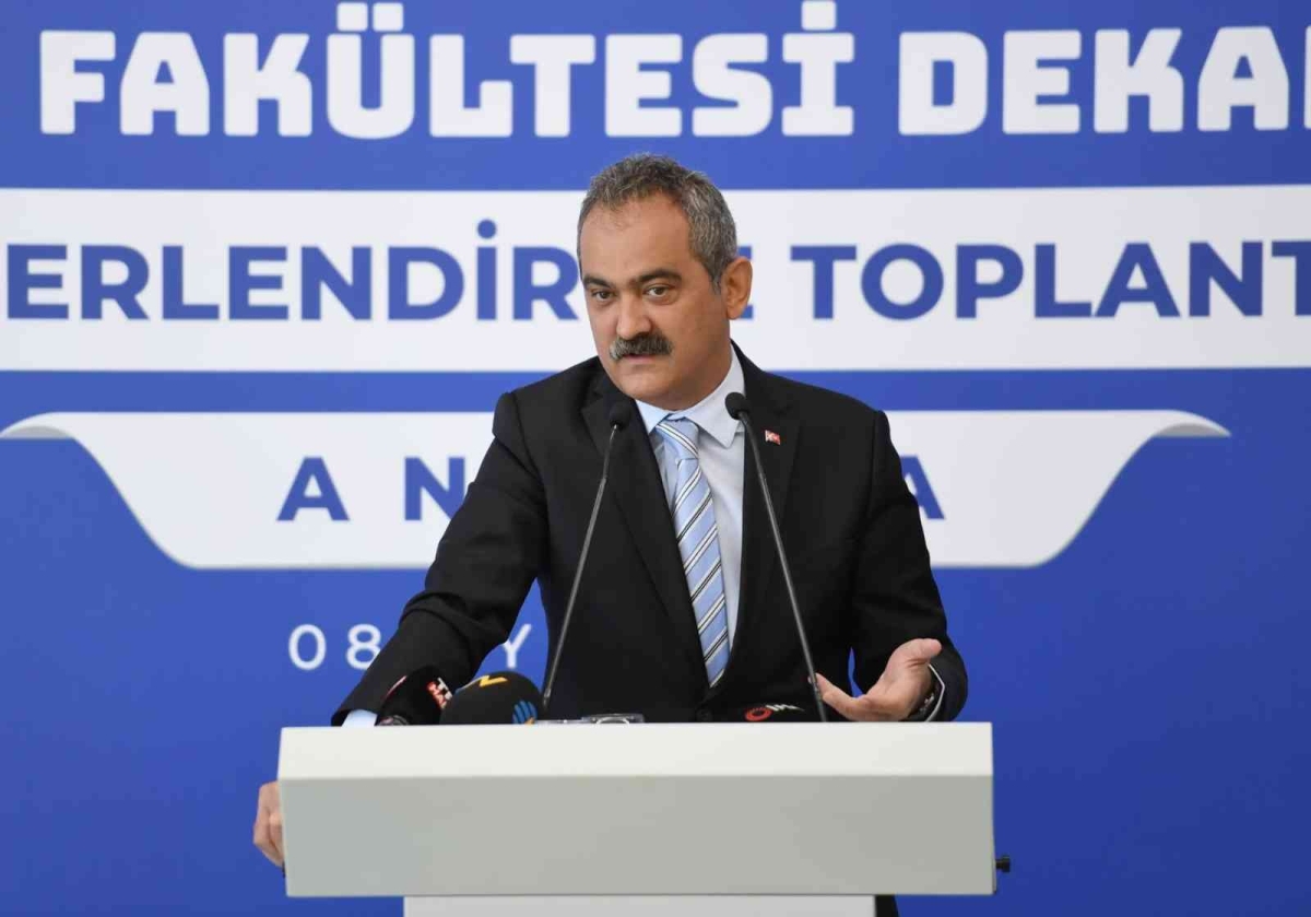 Milli Eğitim Bakanı Özer eğitim fakültelerinin dekanları ile bir araya geldi
