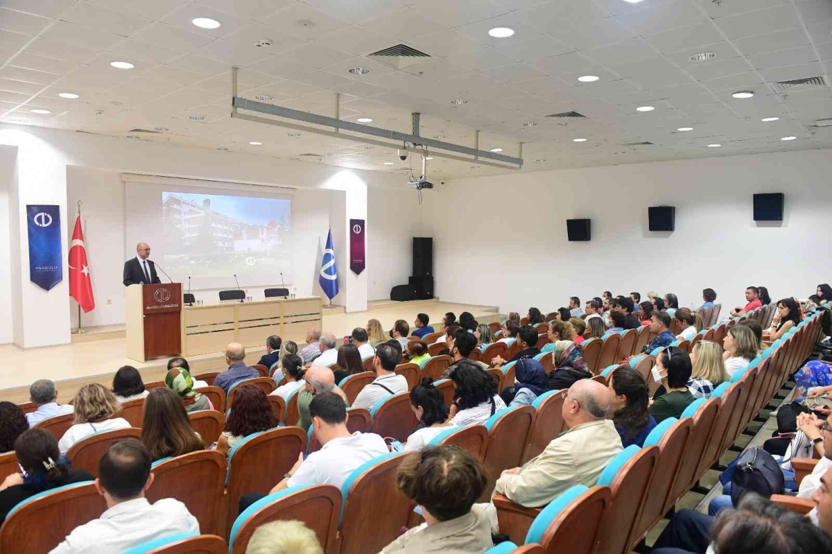 Eğitim Fakültesinin 40. yılına özel konferansta “Değişen Toplumda Öğretmenlik” konuşuldu
