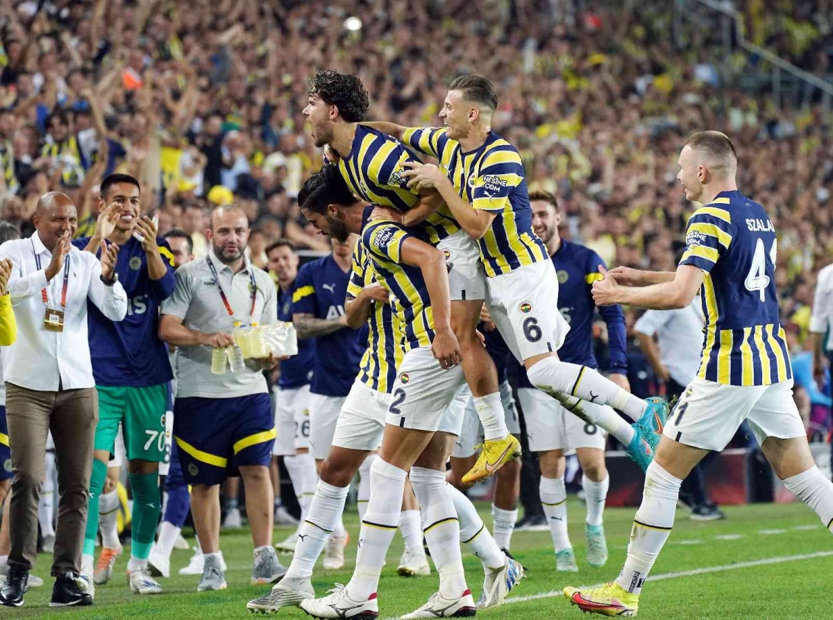 UEFA Avrupa Ligi: Fenerbahçe: 1 - Dinamo Kiev: 0 (İlk yarı)
