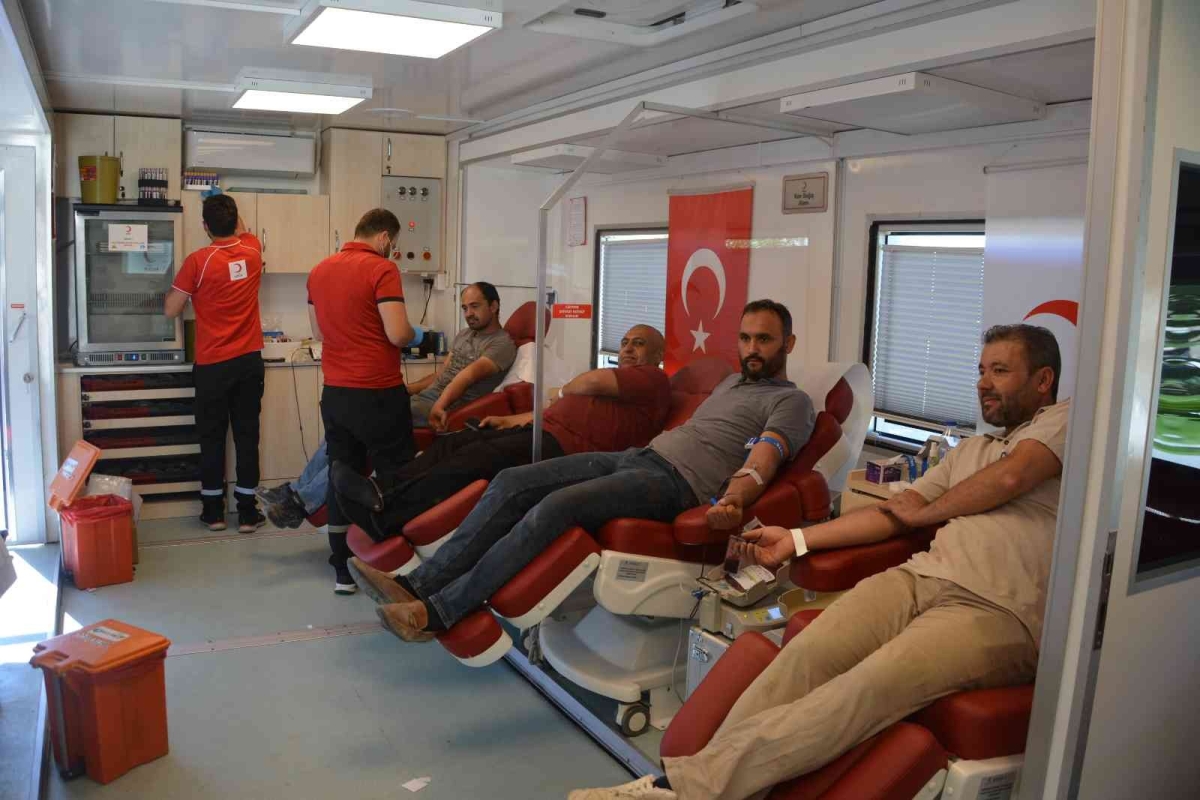 Korkuteli Sanayi Sitesi esnafı Kızılay’a kan bağışında bulundu
