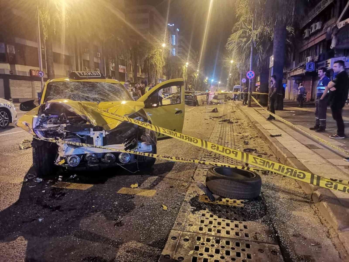 İzmir’de kontrolden çıkan taksi kağıt toplayacısına çarptı: 1 ölü, 1 yaralı
