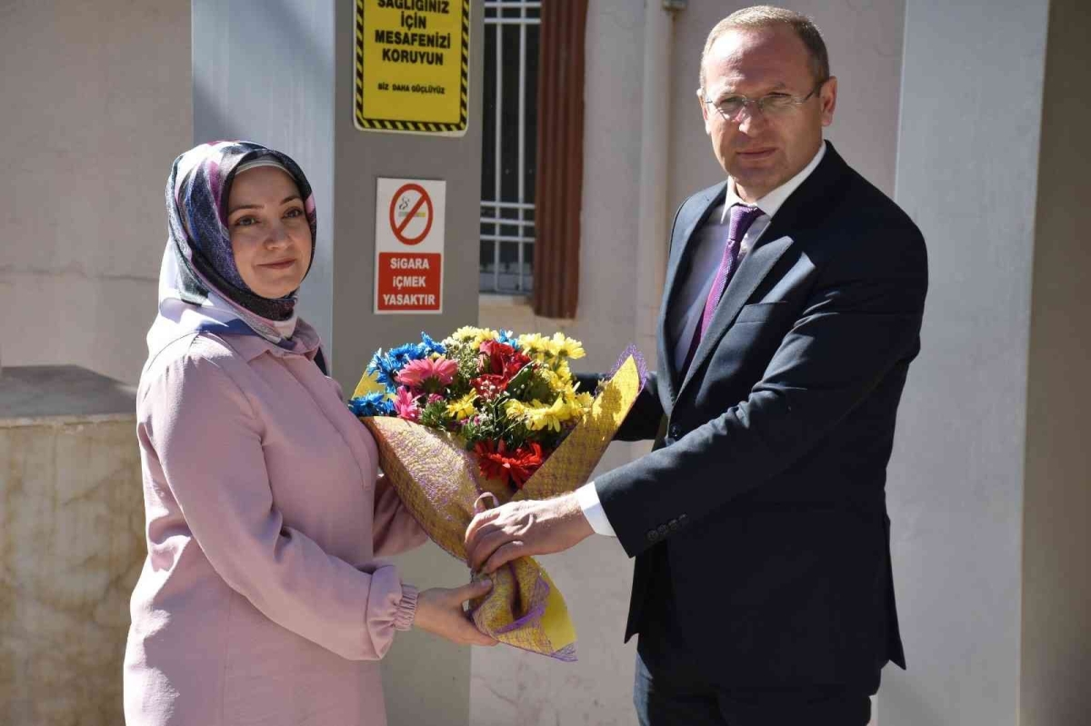 Şırnak’a yeni atanan öğretmenler çiçekle karşılandı
