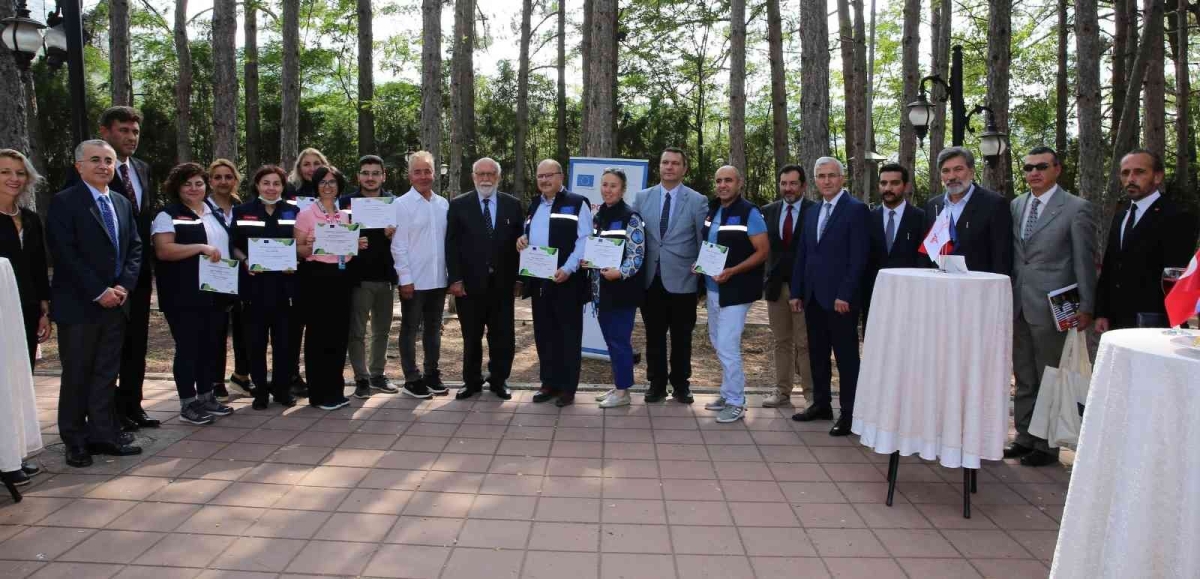 ’Hippoterapi Türkiye’ Projesinde görev alan ekibe sertifikaları ESOGÜ’de verildi
