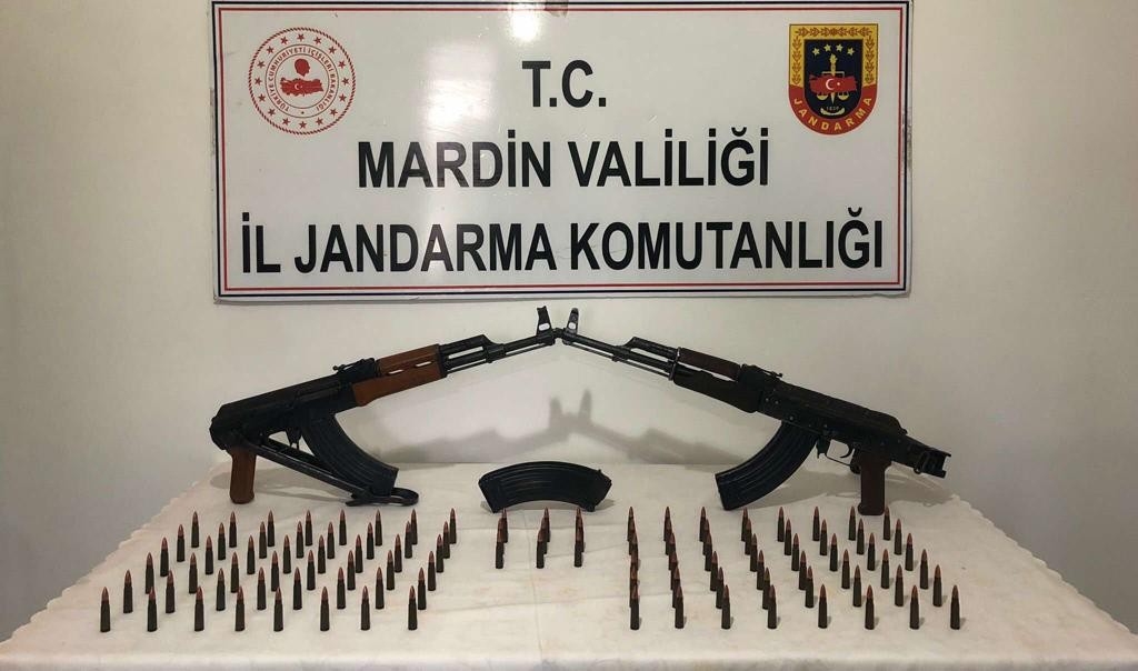 Mardin’de durdurulan araçta silah ve mühimmat ele geçirildi
