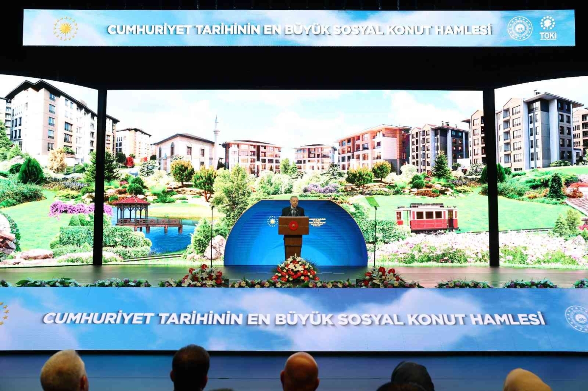Cumhurbaşkanı Erdoğan, Cumhuriyet tarihinin en büyük sosyal konut projesinin detaylarını paylaştı
