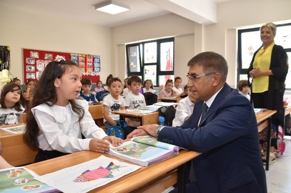 Vali Gürel, Şehit Metin Arslan İlkokulu’nda incelemelerde bulundu
