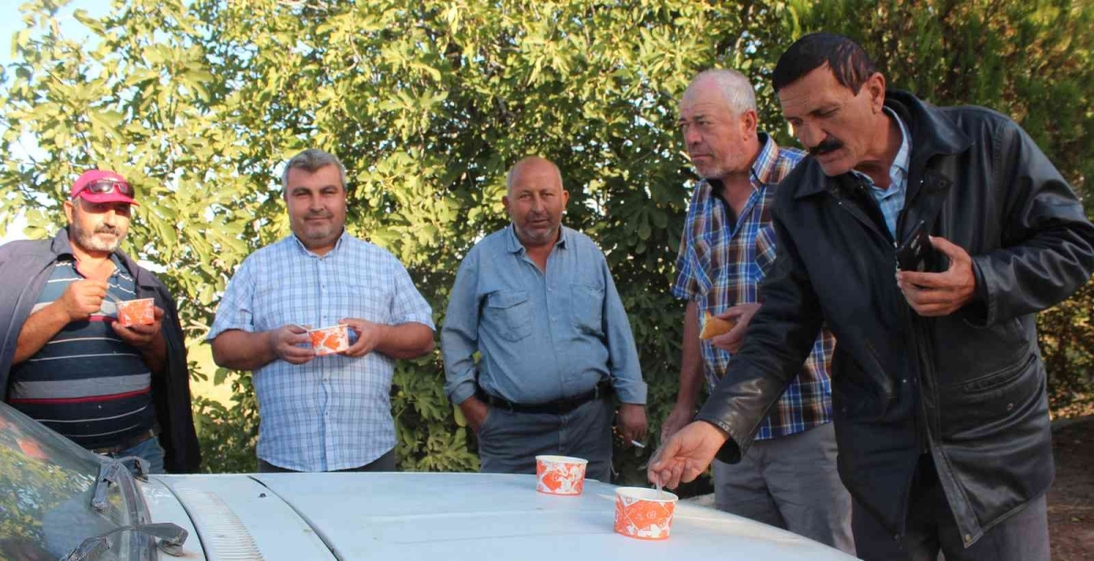Başkan Öküzcüoğlu’ndan üzüm teslim kuyruğundaki üreticilere çorba ikramı
