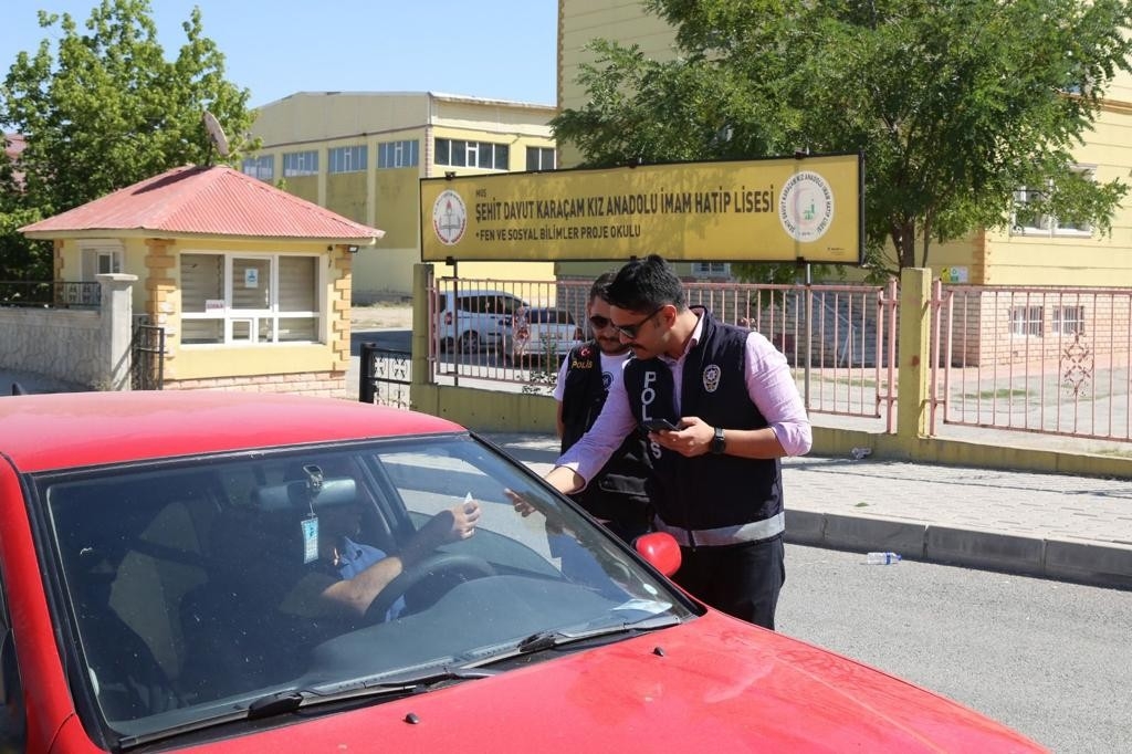İçişleri Bakanlığı’nın okul çevreleri ve servis araçlarına yönelik 5 günlük yoğun denetiminin sonuçları belli oldu
