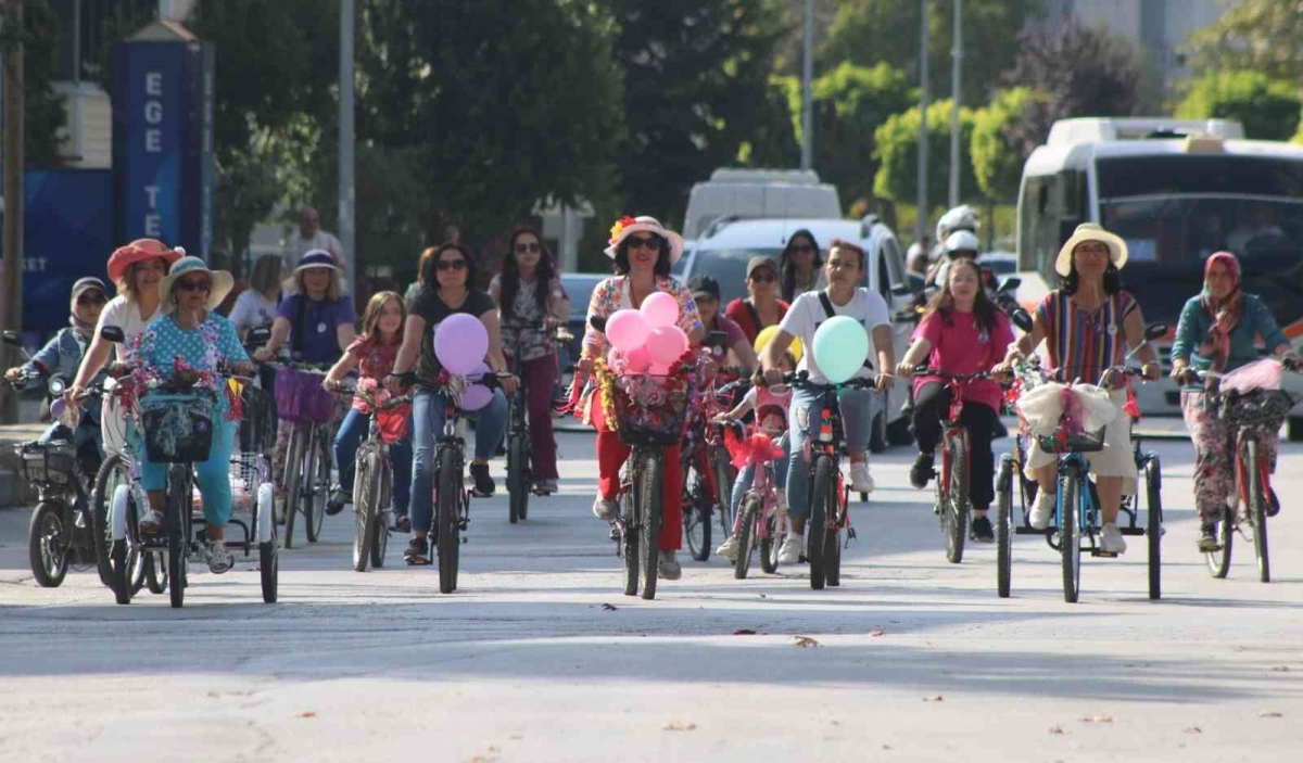 Bozüyük’te ilk kez yapılan bisiklet turu kadınlar tarafından yoğun ilgi gördü
