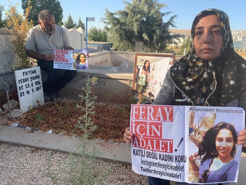 Öldürülen Feray Şahin ölümünün 5. yıl dönümünde mezarı başında anıldı
