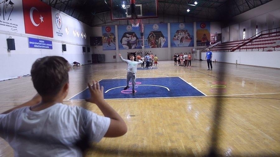 Eskişehir’de 10-18 yaş hentbol çalışmaları başladı
