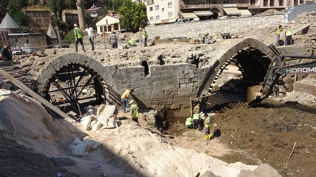 Bitlis’te dere üstündeki 8 köprü restore ediliyor
