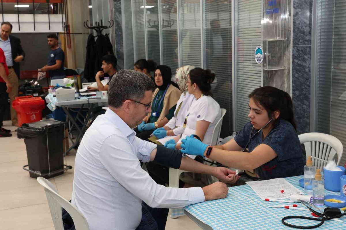 Büyükşehir personelinden kan bağışı

