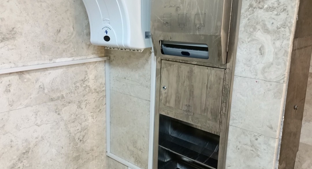 Kırşehir’de tuvaletler bakımsızlıktan, engelli asansörleri de kullanılmamaktan çürüdü
