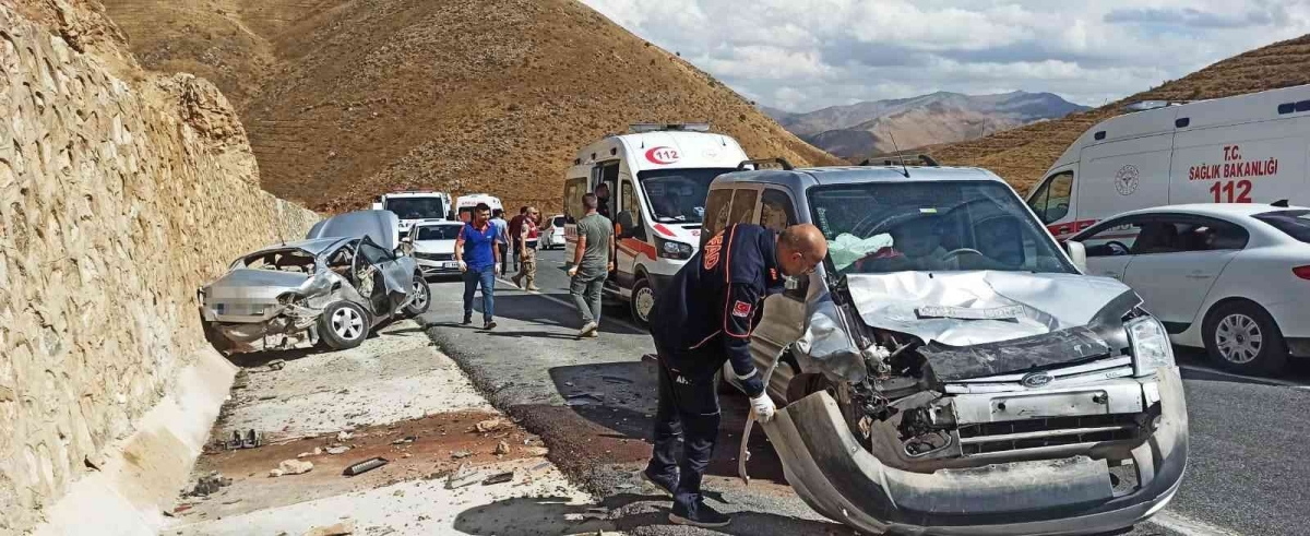 Bitlis’te trafik kazası: 5 kişi yaralandı
