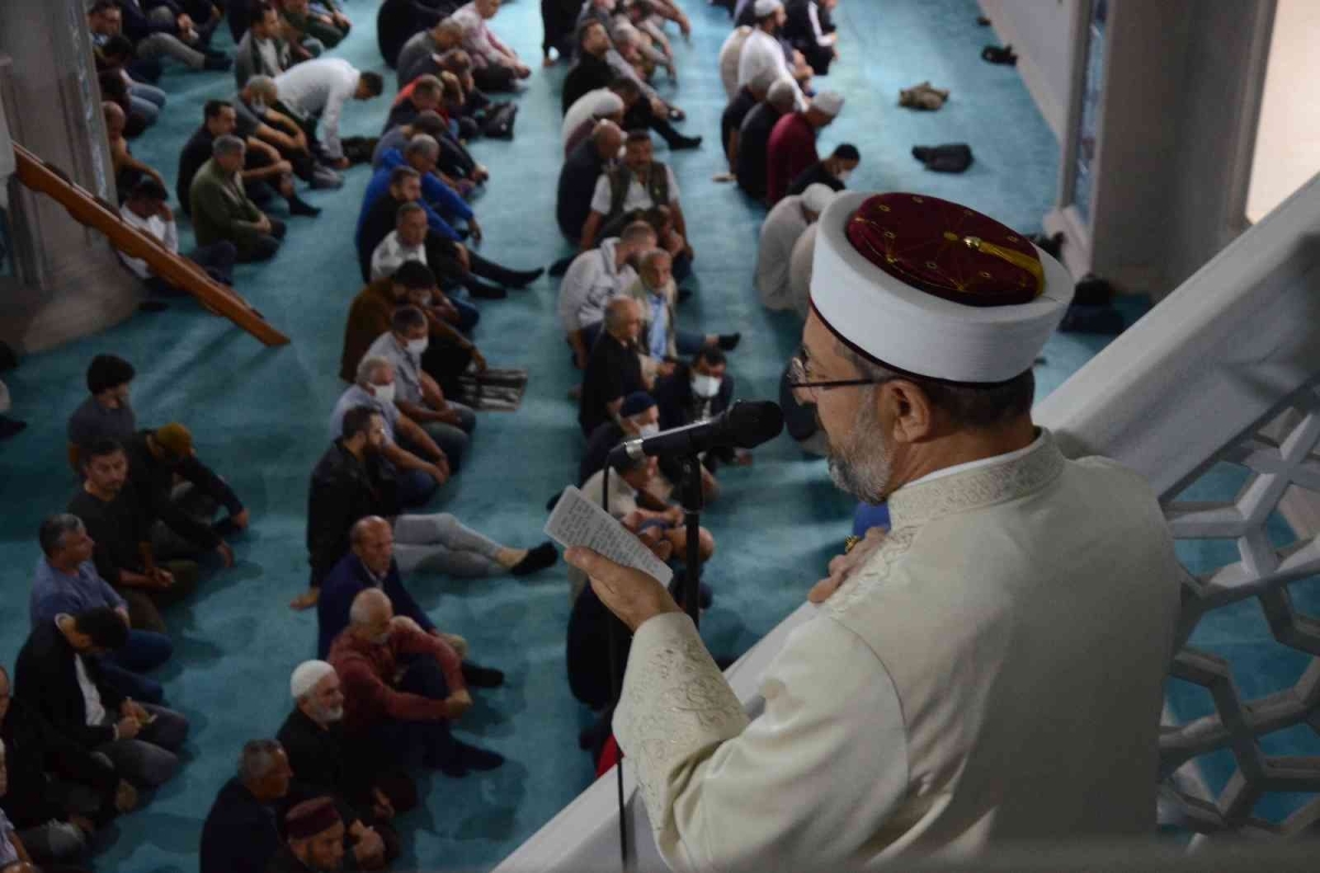 Diyanet İşleri Başkanı Ali Erbaş: “Dinimiz stokçuluk ve karaborsacılıktan kaçınmayı emrediyor”
