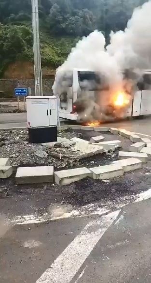 Yolcu otobüsü yangınında yolcular şoförü suçladı
