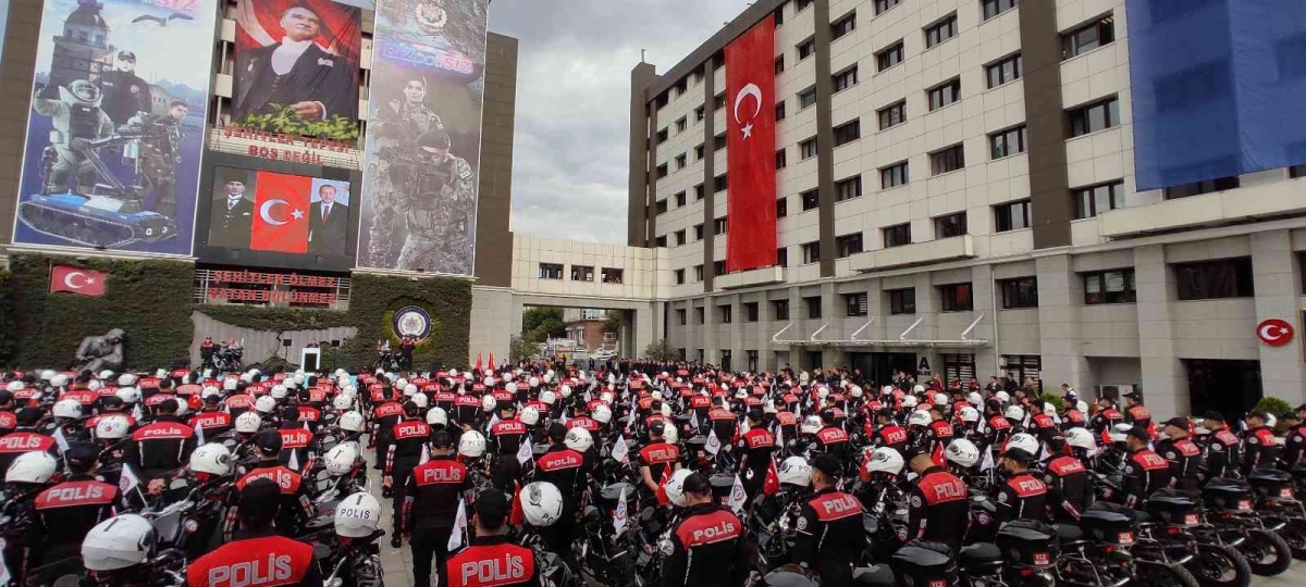 İstanbul’da yunus polislere 180 yeni motosiklet teslim edildi

