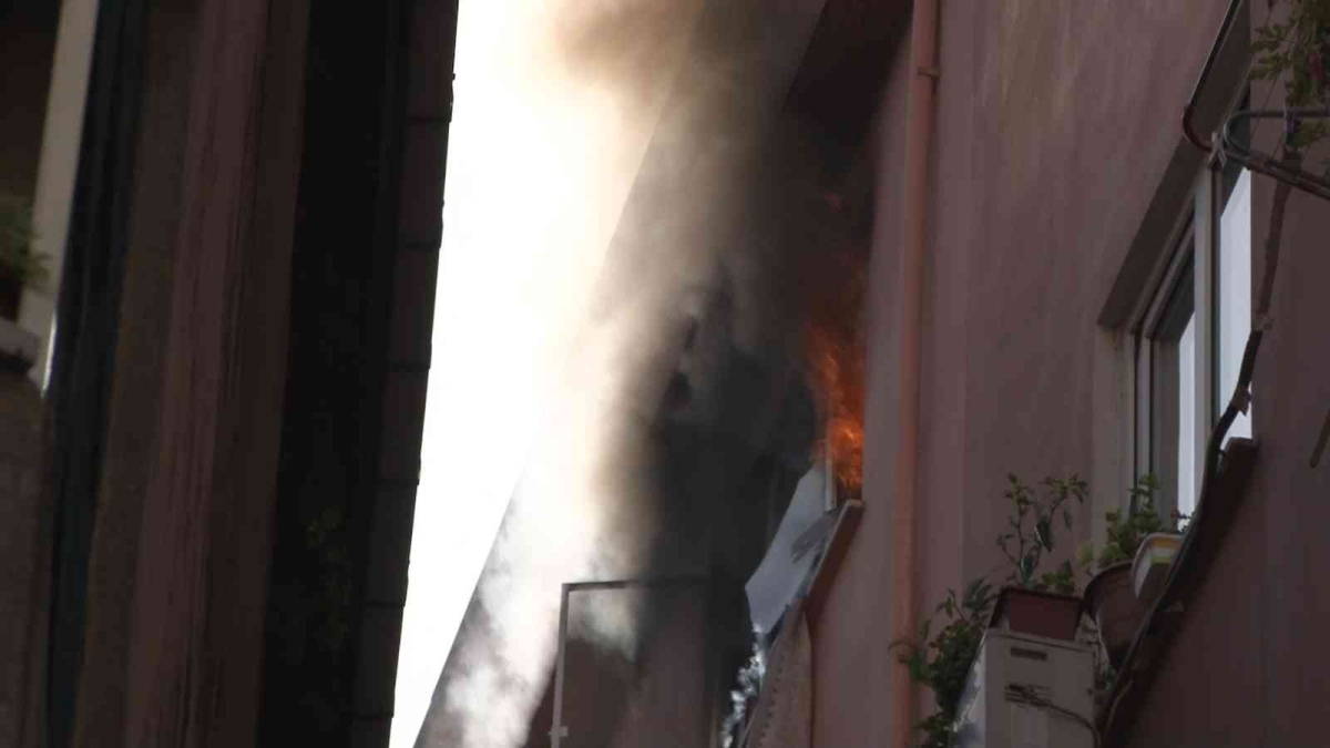 Mecidiyeköy’de pilotların kaldığı dairede yangın
