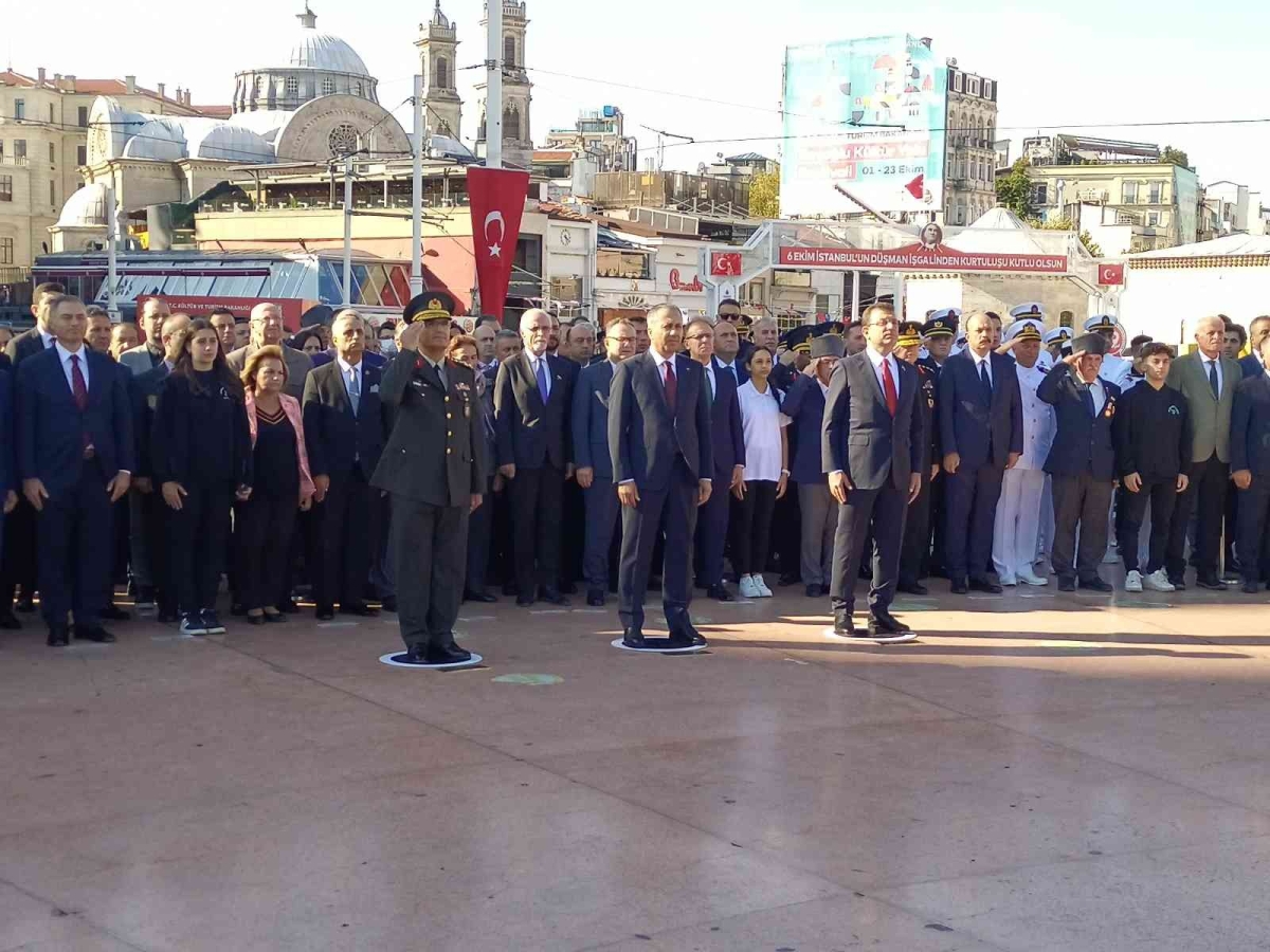 İstanbul’un düşman işgalinden kurtuluşunun 99. yılı Taksim Cumhuriyet Anıtı önünde kutlandı
