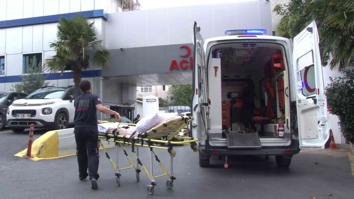 Ataşehir’de faaliyeti durdurulan özel hastanede tedavi gören hastalar, çevre hastanelere sevk edildi
