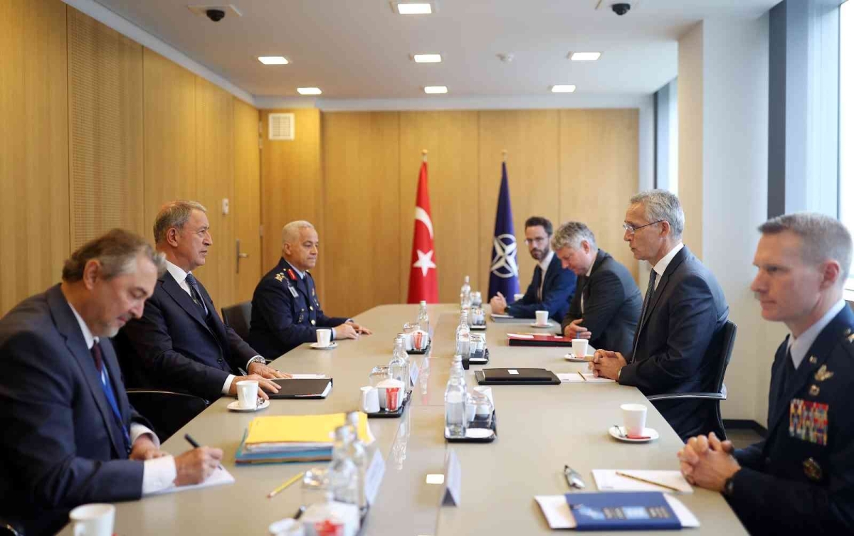 Bakan Akar, NATO Genel Sekreteri Stoltenberg ile görüştü
