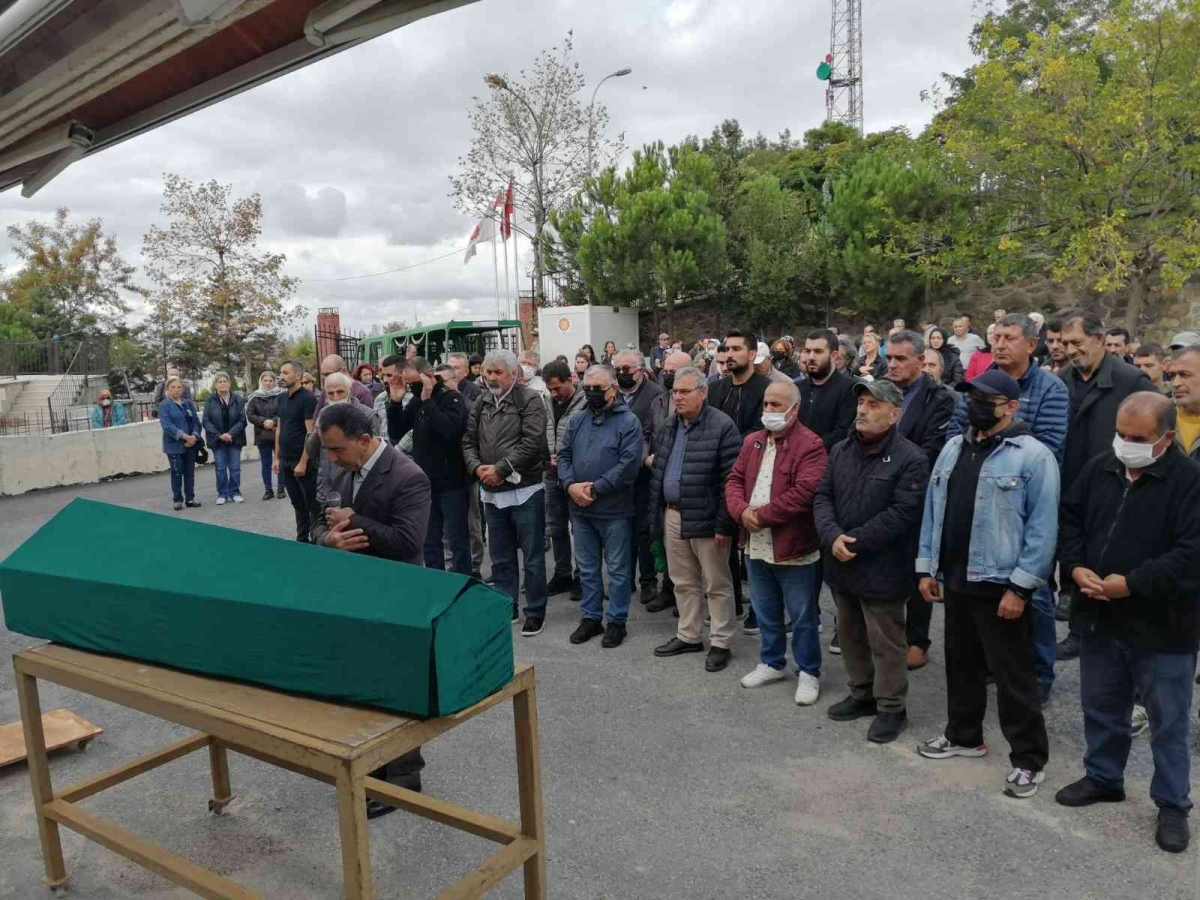 Kadıköy’deki patlamada ölen Mustafa Karahan son yolculuğuna uğurlandı
