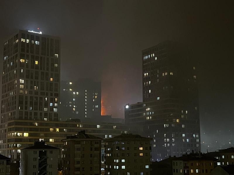 Kadıköy’de 24 katlı rezidansta yangın
