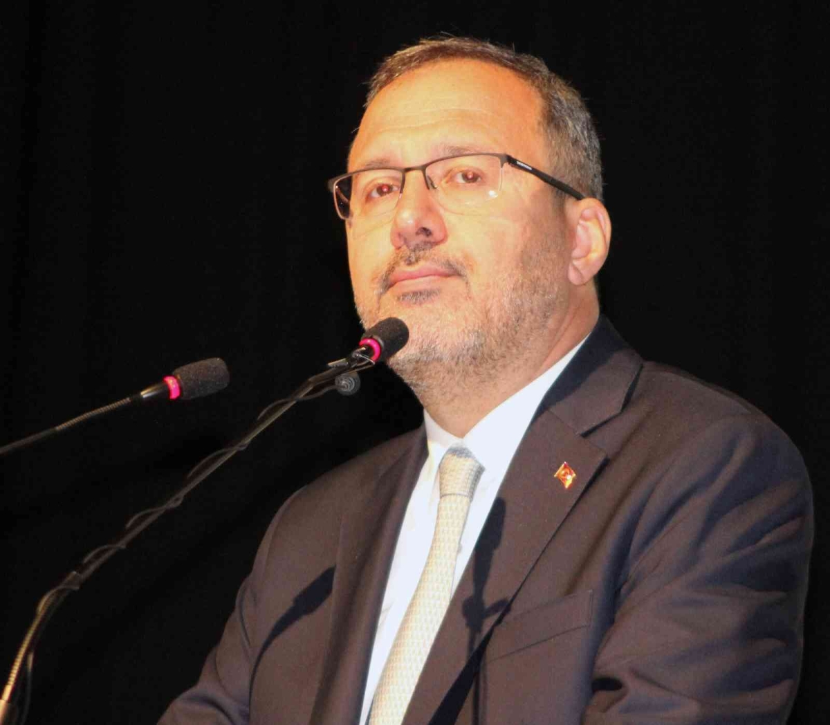 Gençlik ve Spor Bakanı Dr. Muharrem Kasapaoğlu;
