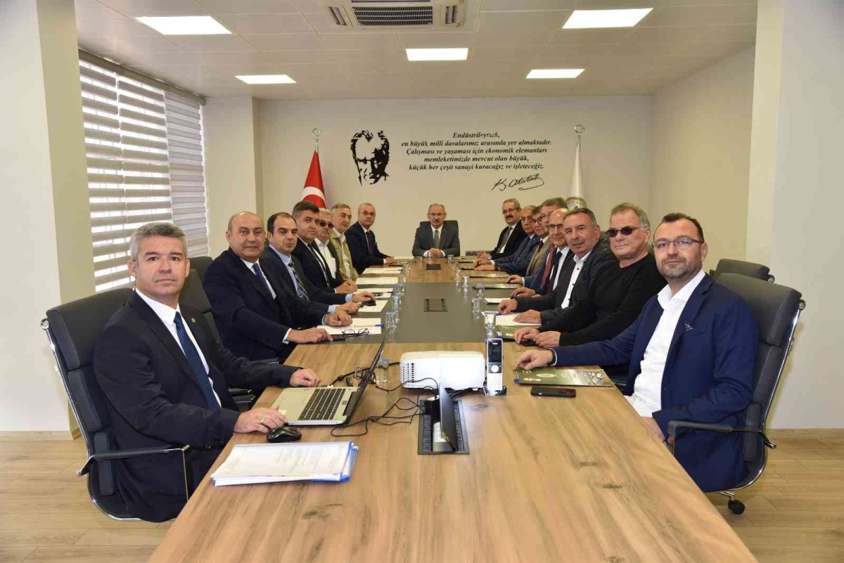 Salihli OSB müteşebbis heyeti Vali Karadeniz başkanlığında toplandı
