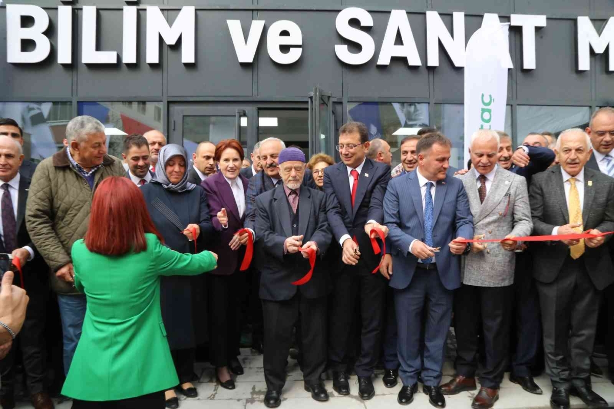 Akşener ve İmamoğlu Mustafa Canlı adına yapılan okulun açılışını gerçekleştirdi
