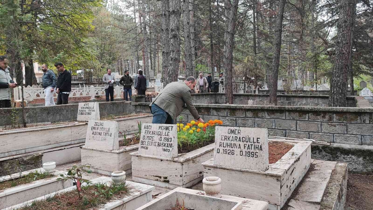 Başkan Volkan Kavaklıgil’den hayatlarını kaybeden eski belediye başkanlarına vefa
