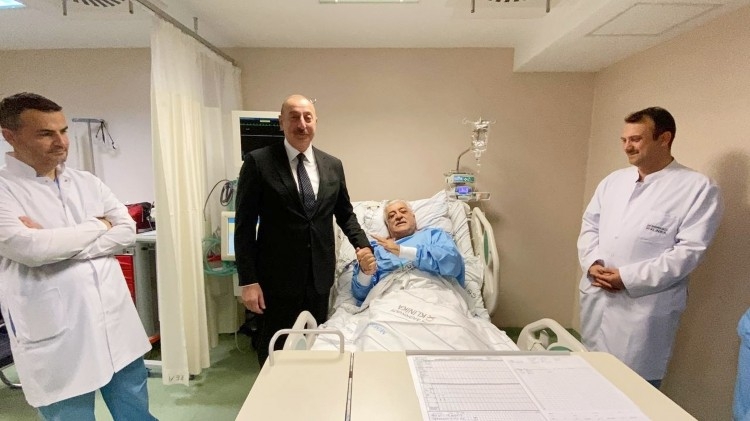 Cumhurbaşkanı Aliyev, Binali Yıldırım ve Şamil Ayrım’ı hastanede ziyaret etti

